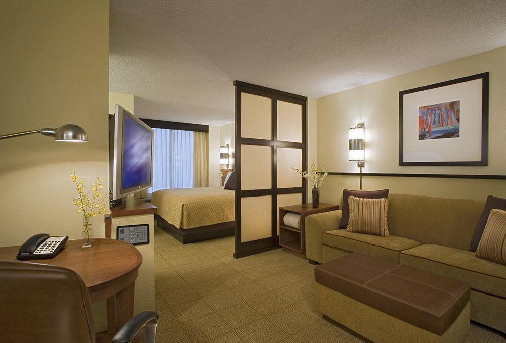 Hyatt Place Des Moines Downtown Room photo