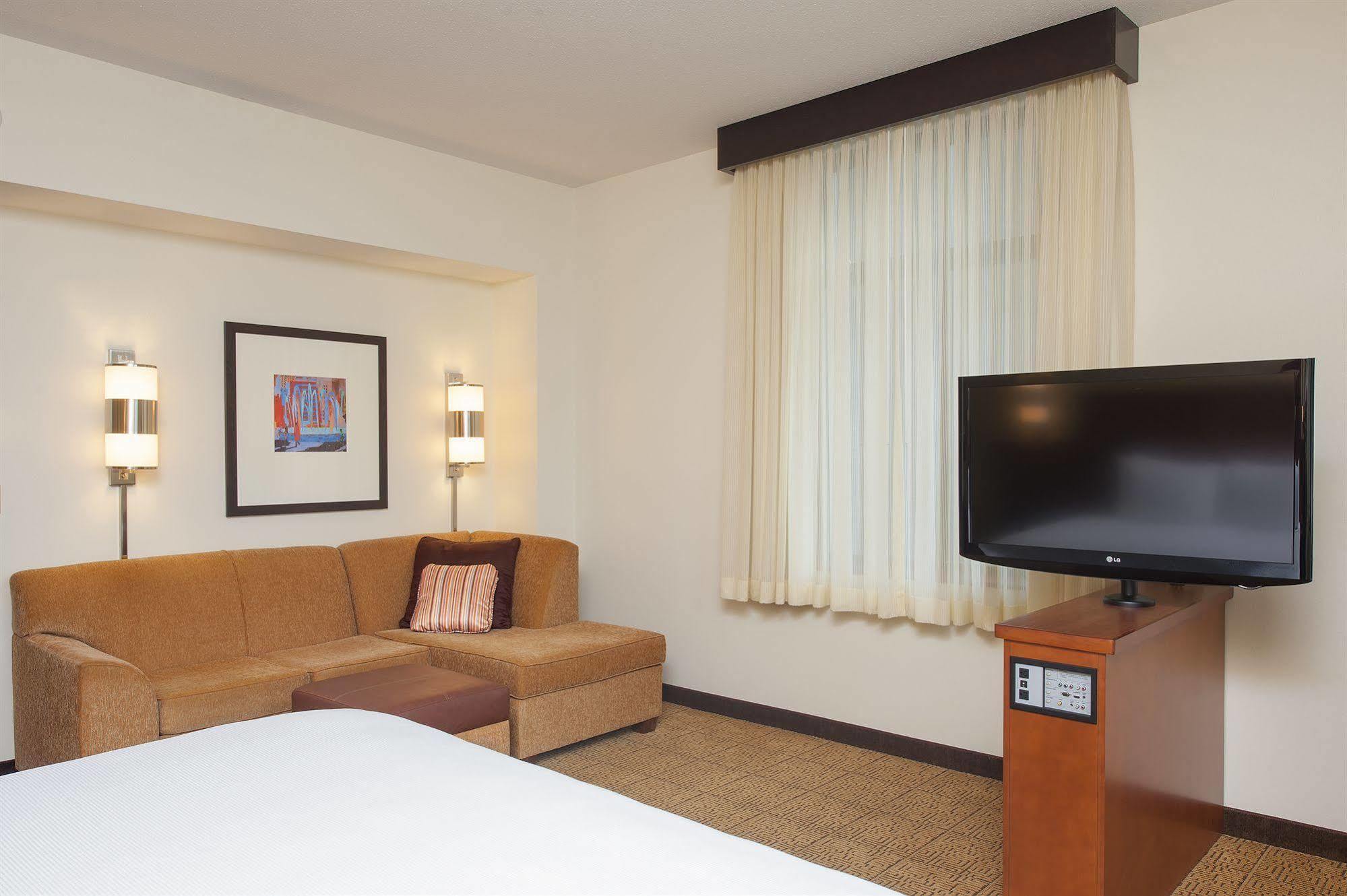 Hyatt Place Des Moines Downtown Exterior photo